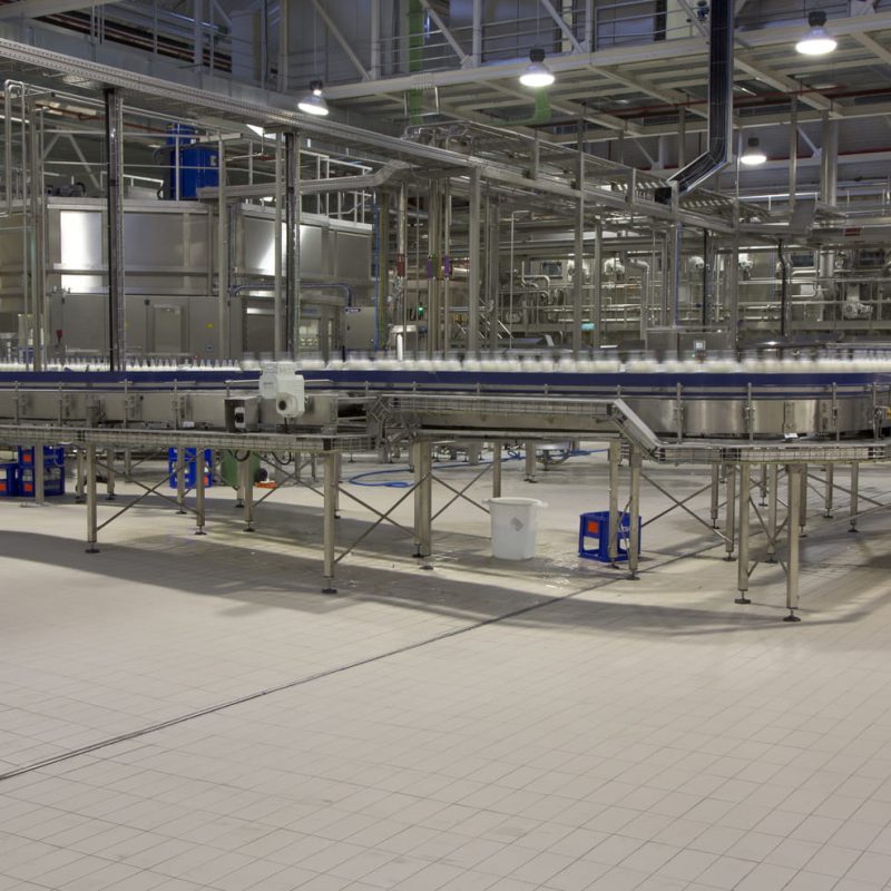 Pavimento industrial de loseta de gres porcelánico antiácido Indugres de Rosa Gres